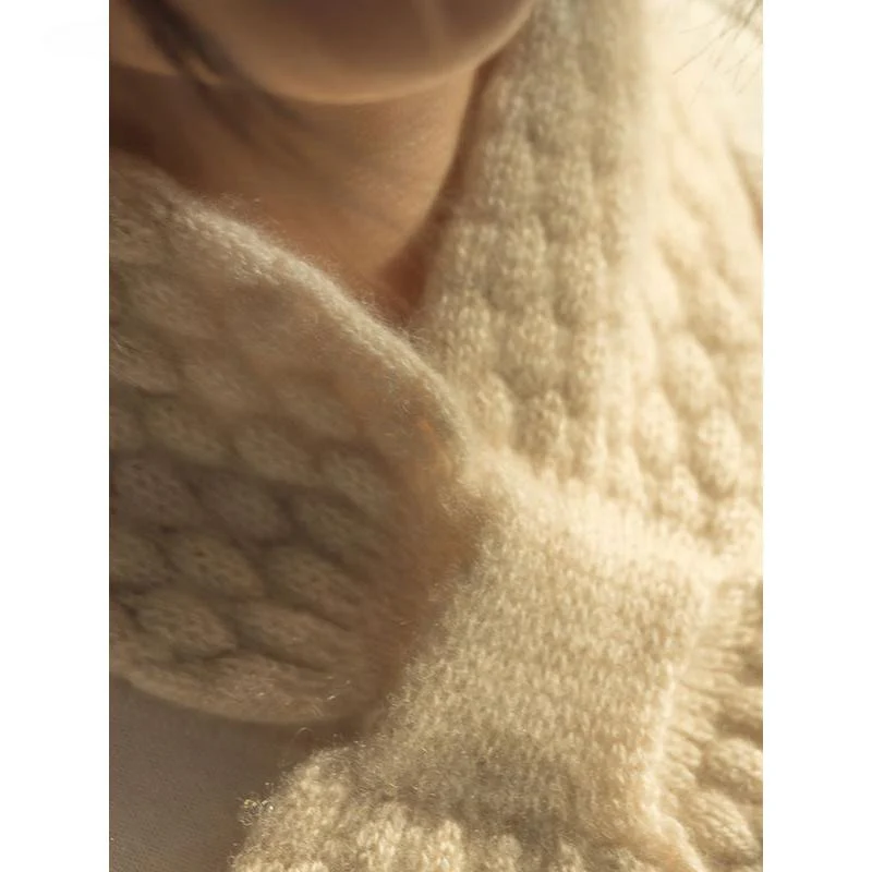 100% Pure Cashmere Moss Stitch Bowknot Scarf - Image 10