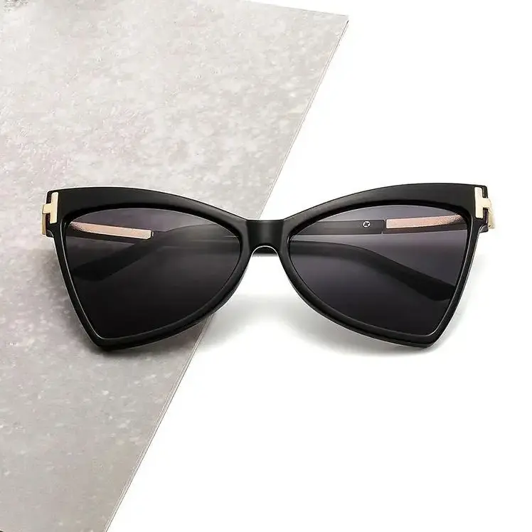 Cat-eye Sunglasses with UV400 Protection - Image 11