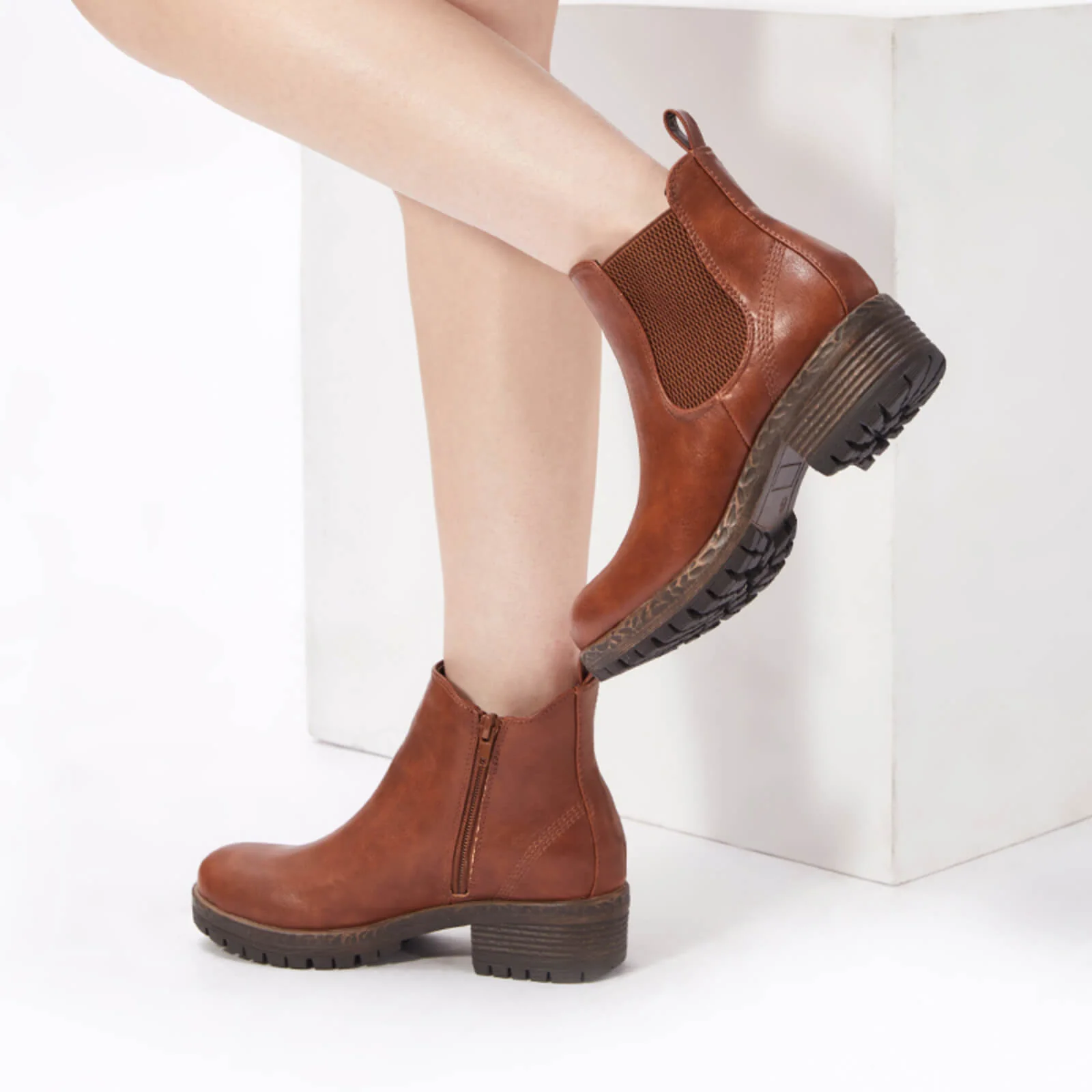 Low Heel Vintage Style Chelsea Ankle Booties - Image 18