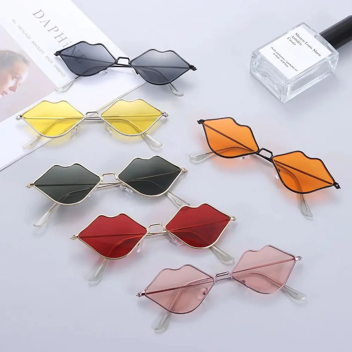 Chic Red Lips Cat Eye Sunglasses for Women - Image 11