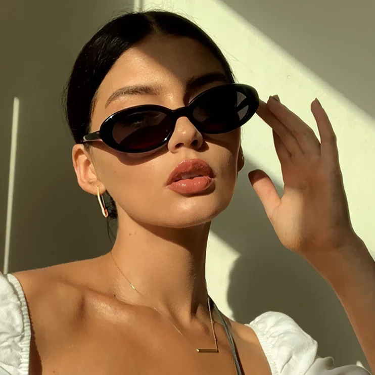 Chic Retro Oval Sunglasses for Women - Image 9