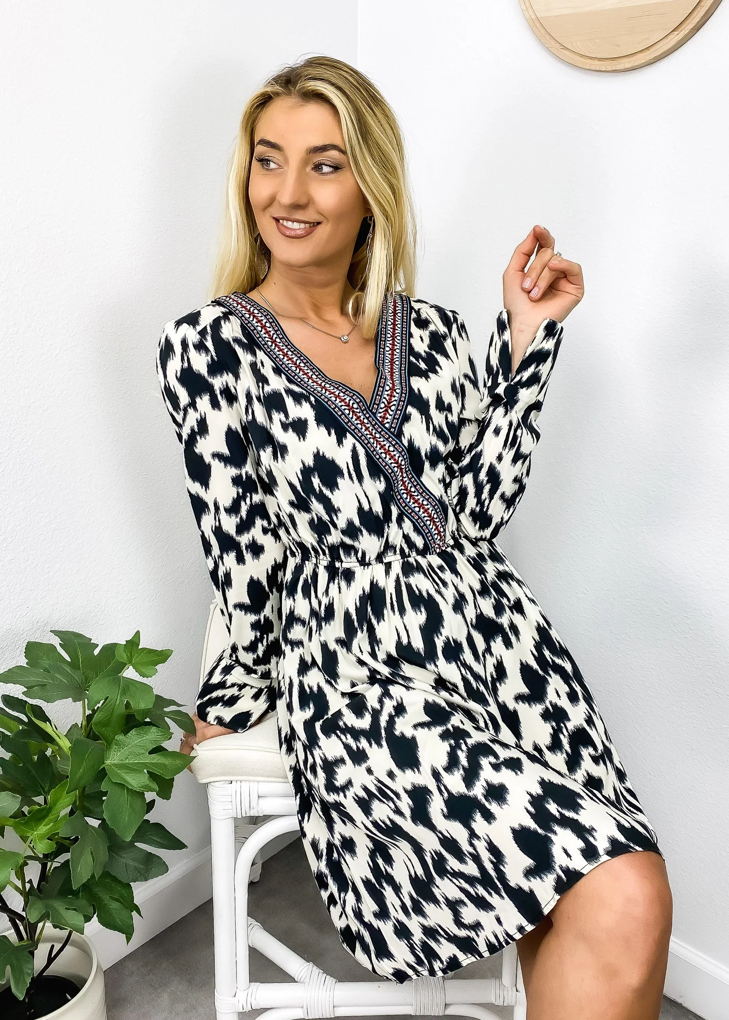 Contrast Aztec Trim Abstract Dress - Image 3