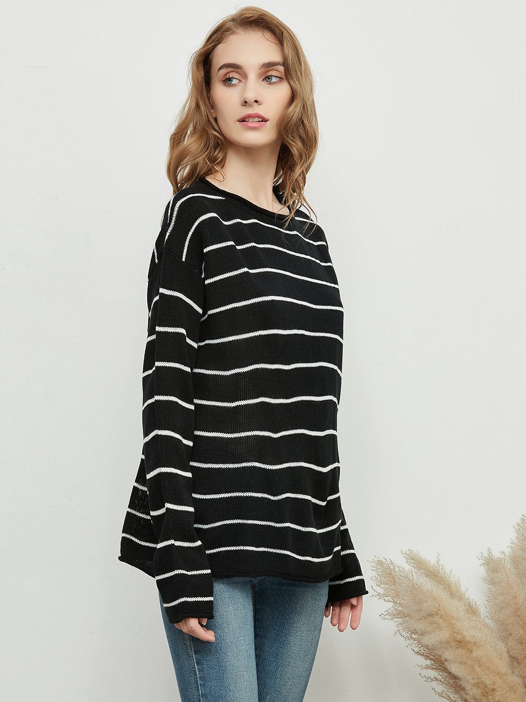 Crew Neck Minimalist Striped Sweater - Image 4
