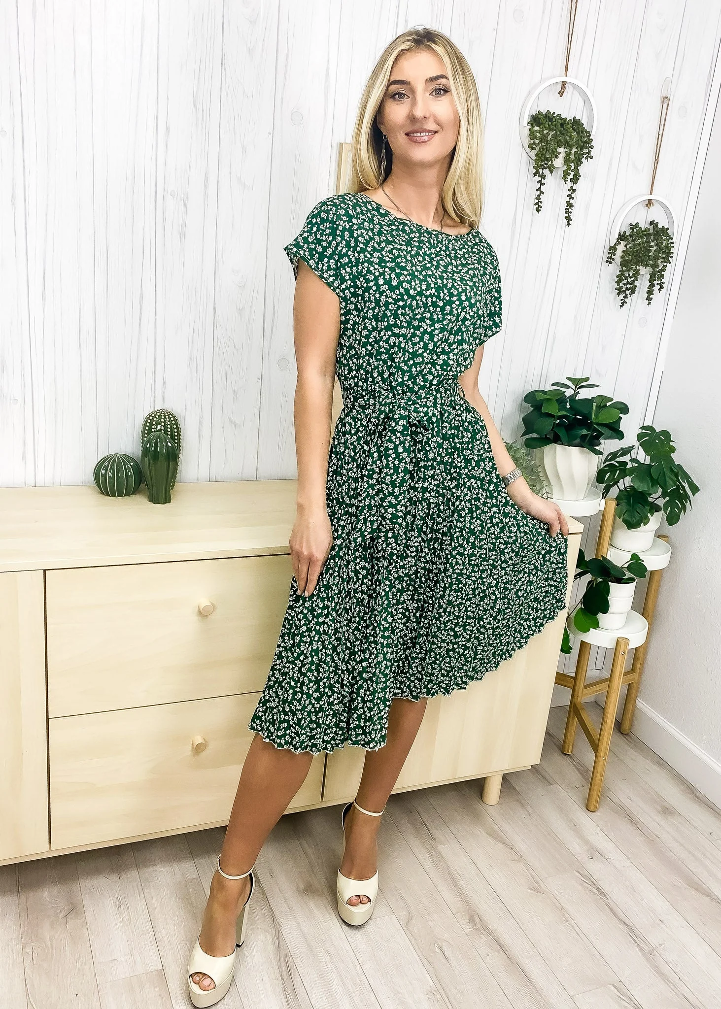 Ditsy Floral Print Pleated Dress - Image 4