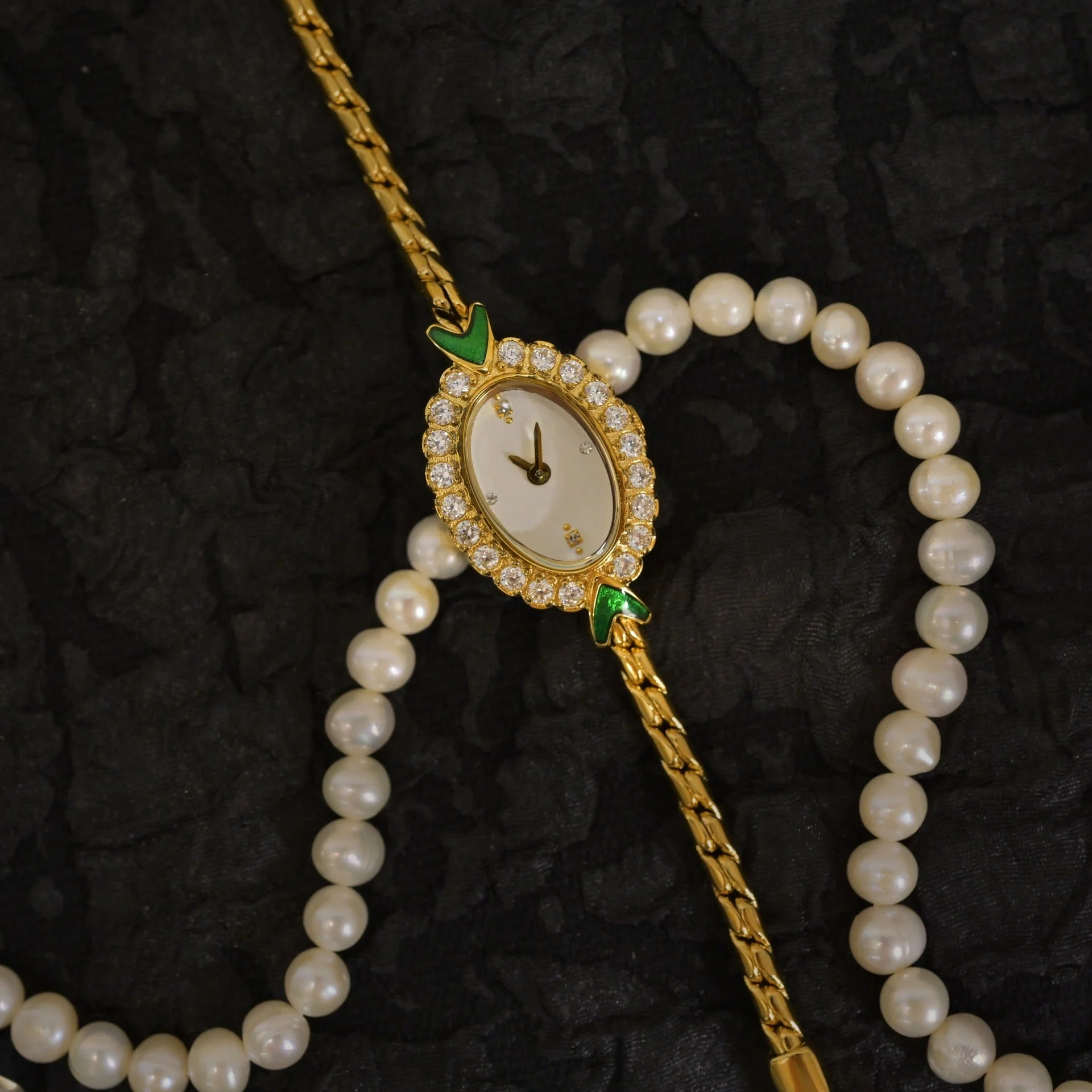 European Small Gold Watch Handmade Inlaid Rhinestone Middle Ancient - Image 6