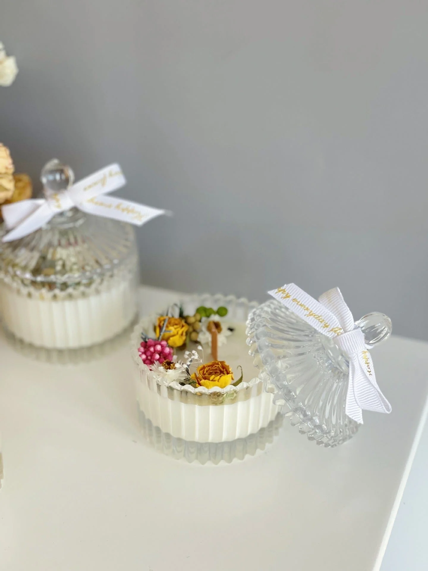 Floral White Candle in Clear Glass Jar - Image 3