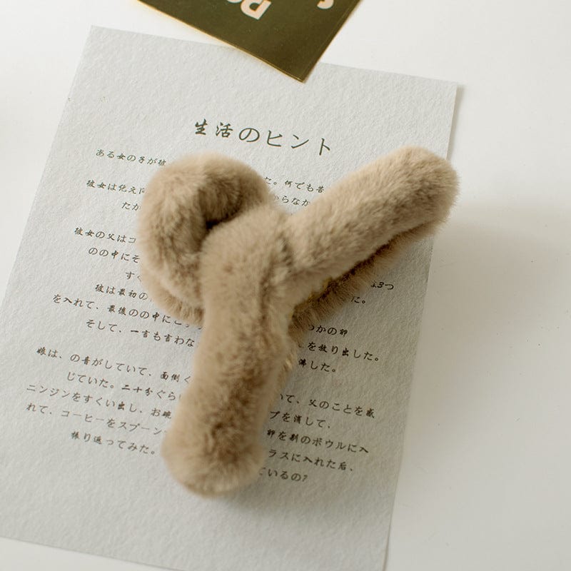 Fluffy Hair Claw - Image 3