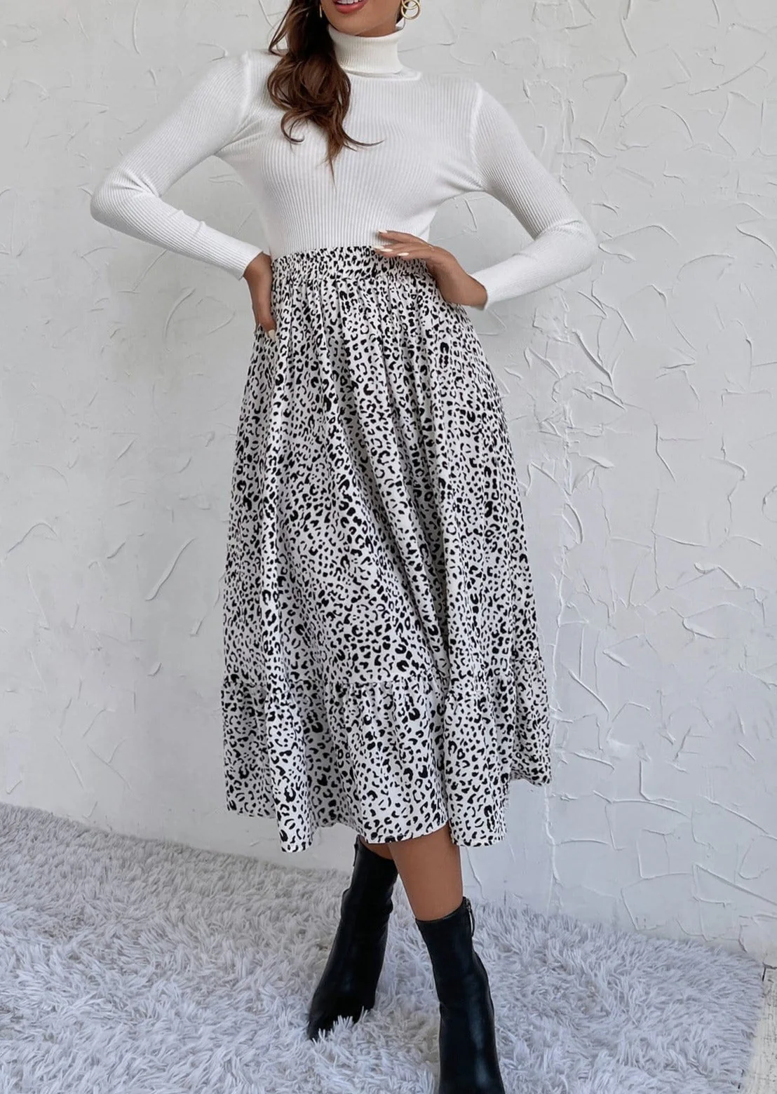 Gartered Floral Print Midi Skirt - Image 11