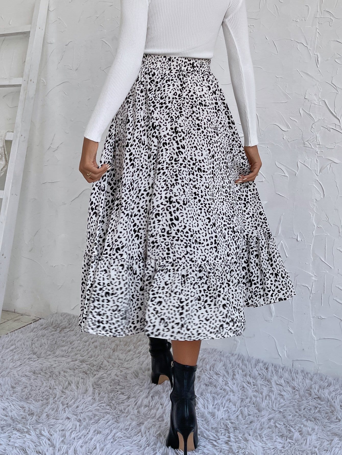 Gartered Floral Print Midi Skirt - Image 12