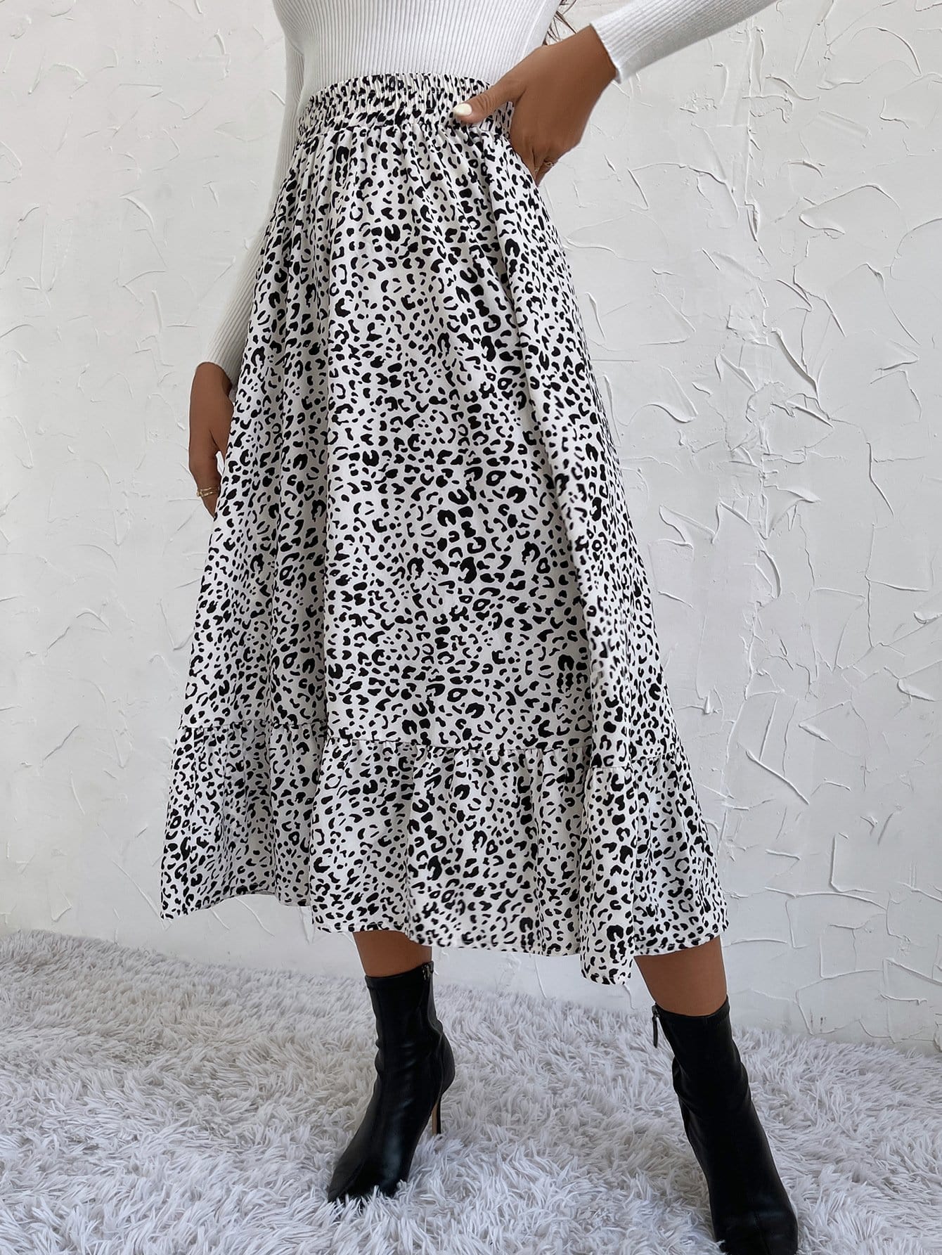 Gartered Floral Print Midi Skirt - Image 13