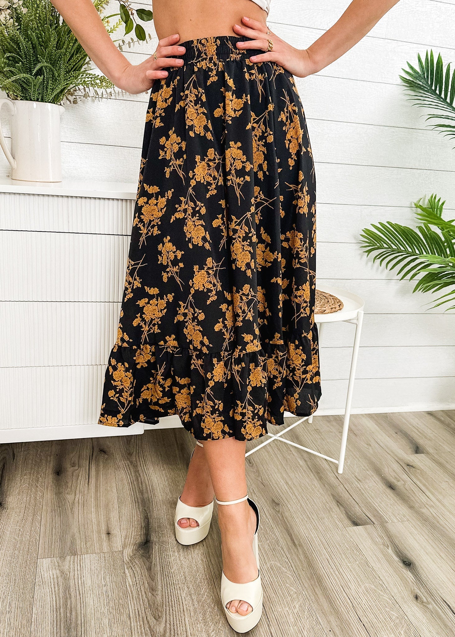 Gartered Floral Print Midi Skirt - Image 20