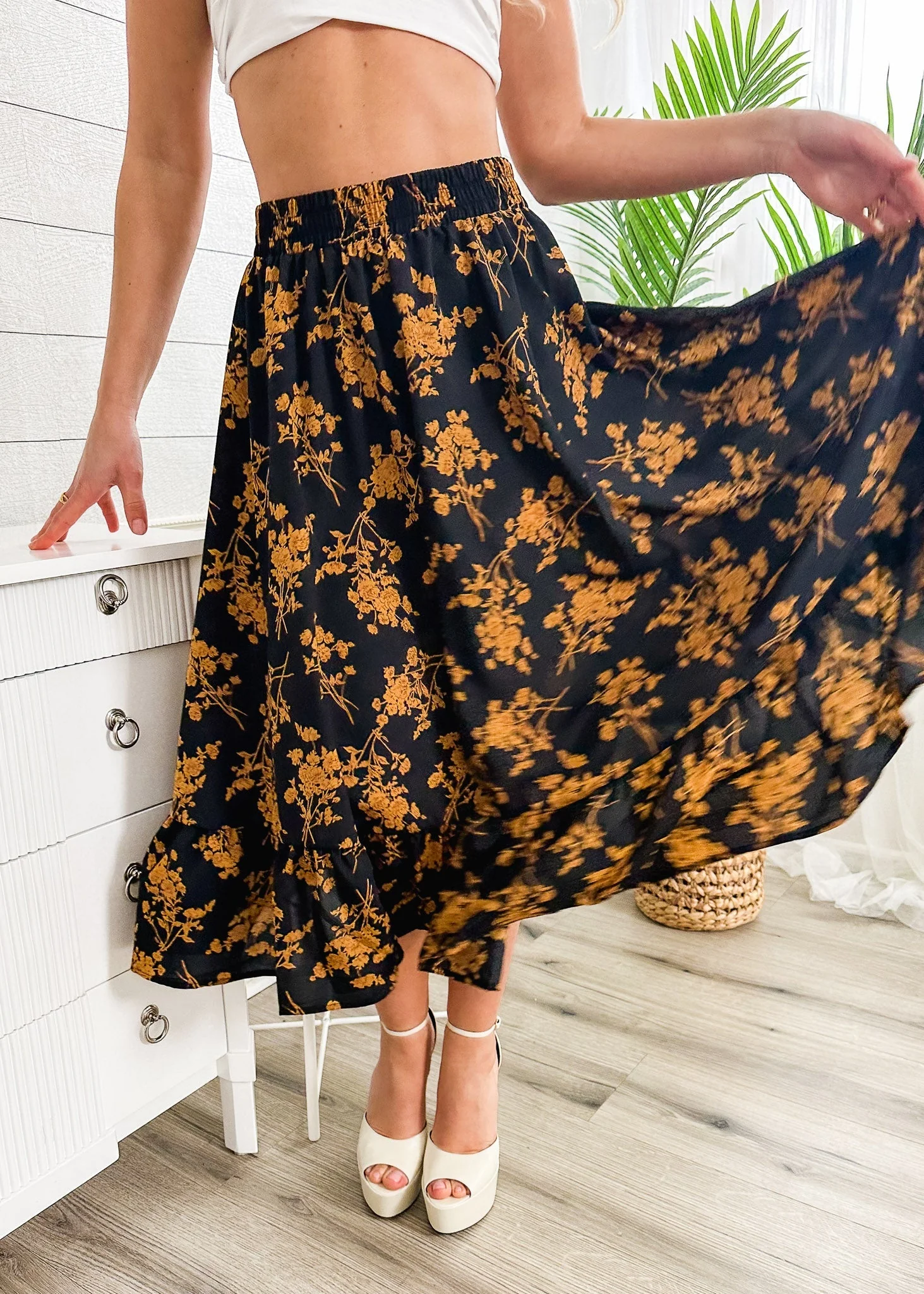 Gartered Floral Print Midi Skirt - Image 23