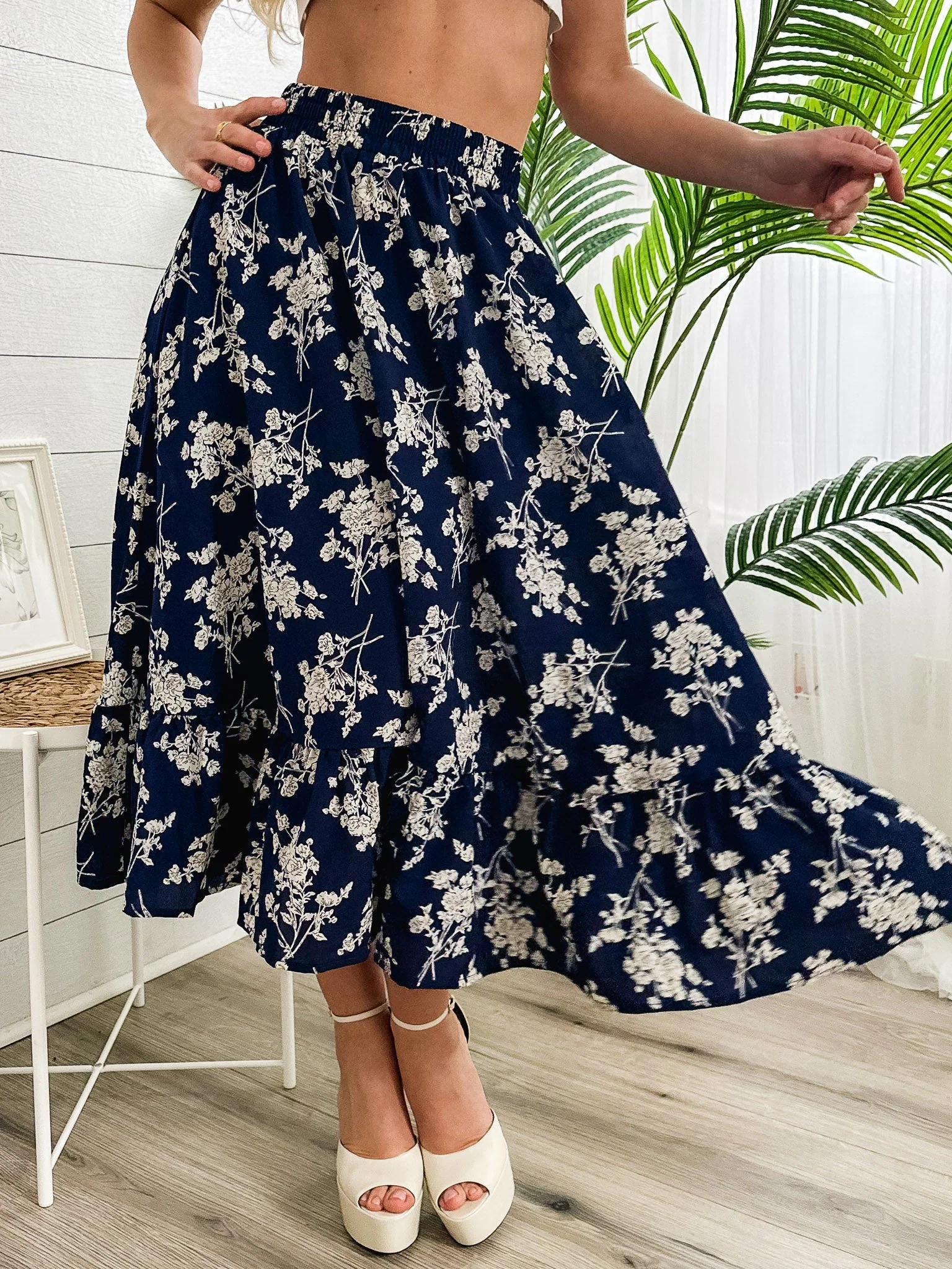 Gartered Floral Print Midi Skirt - Image 5