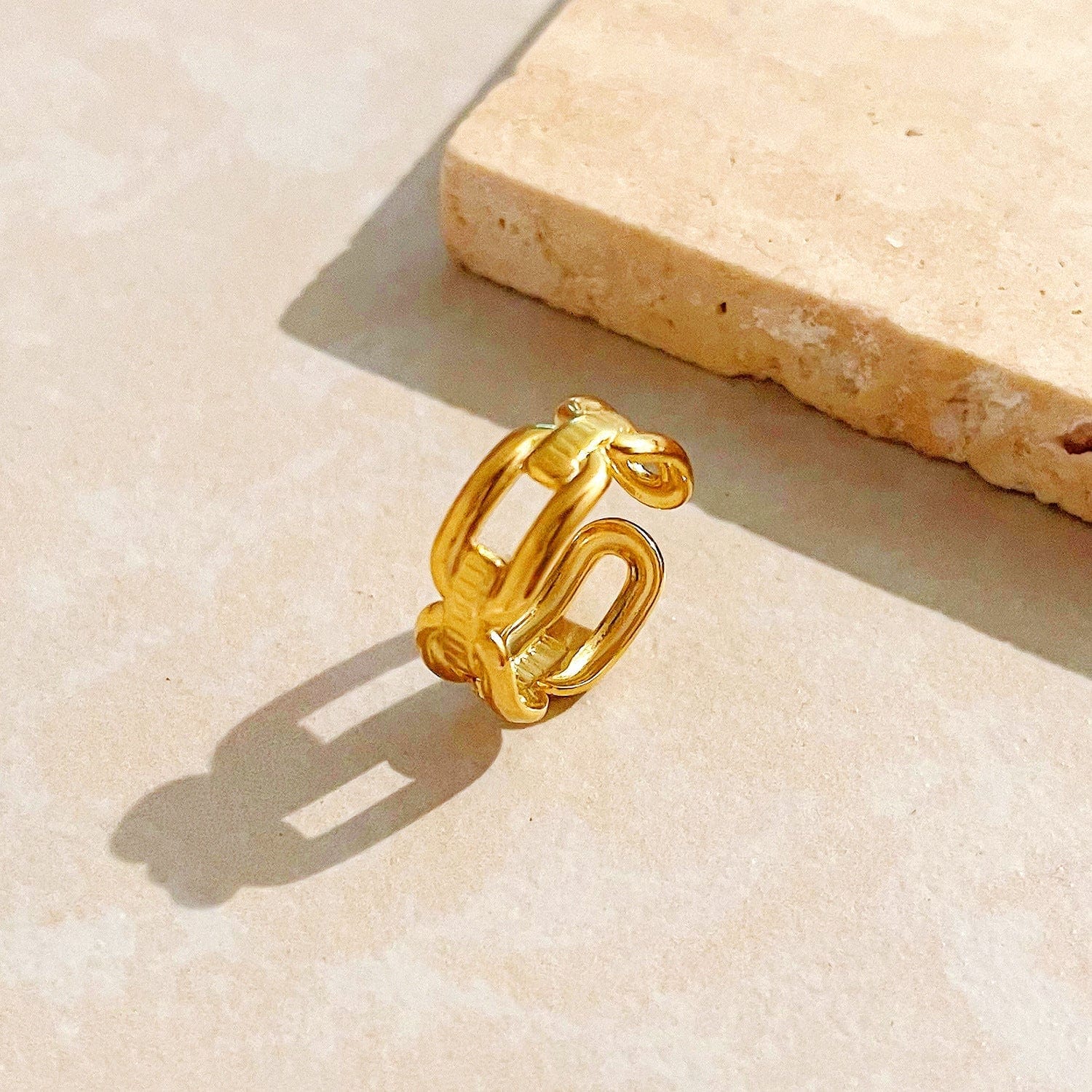 Gold Interlocked Links Ring - Image 2