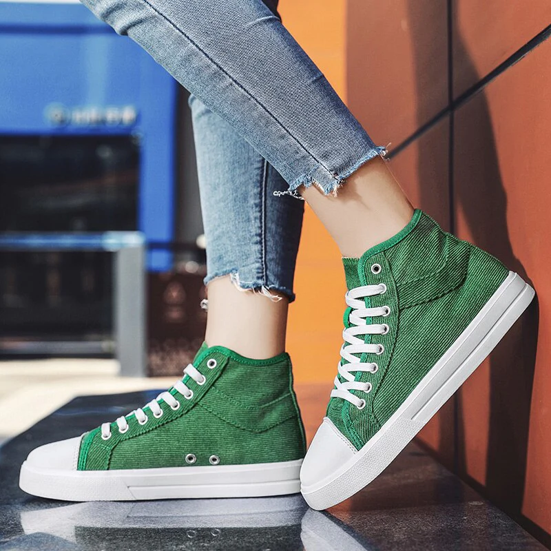 High-Top Skateboarding Shoes - Image 17