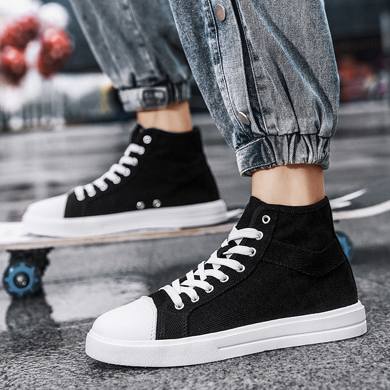 High-Top Skateboarding Shoes - Image 9