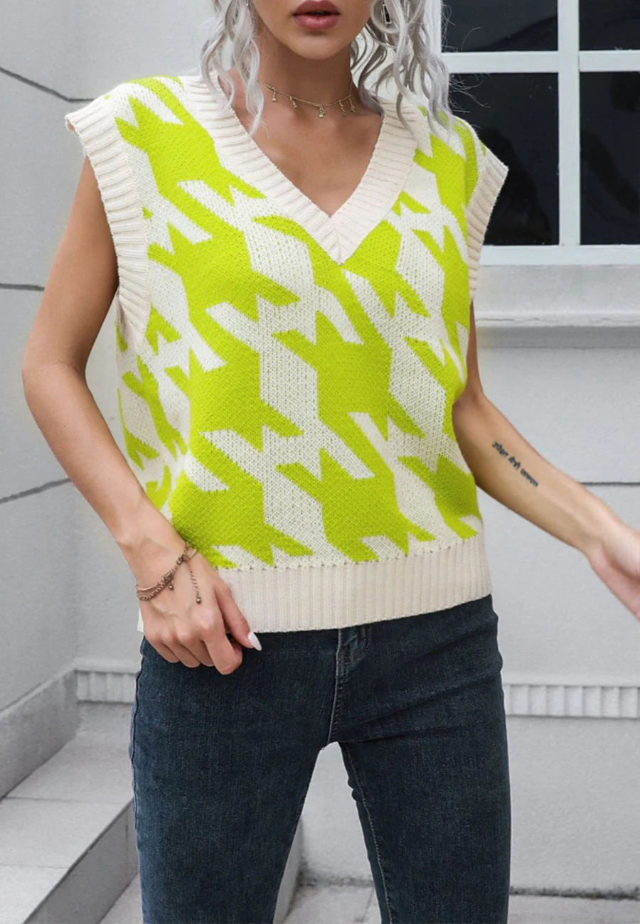 Houndstooth Knit Sweater Vest - Image 10