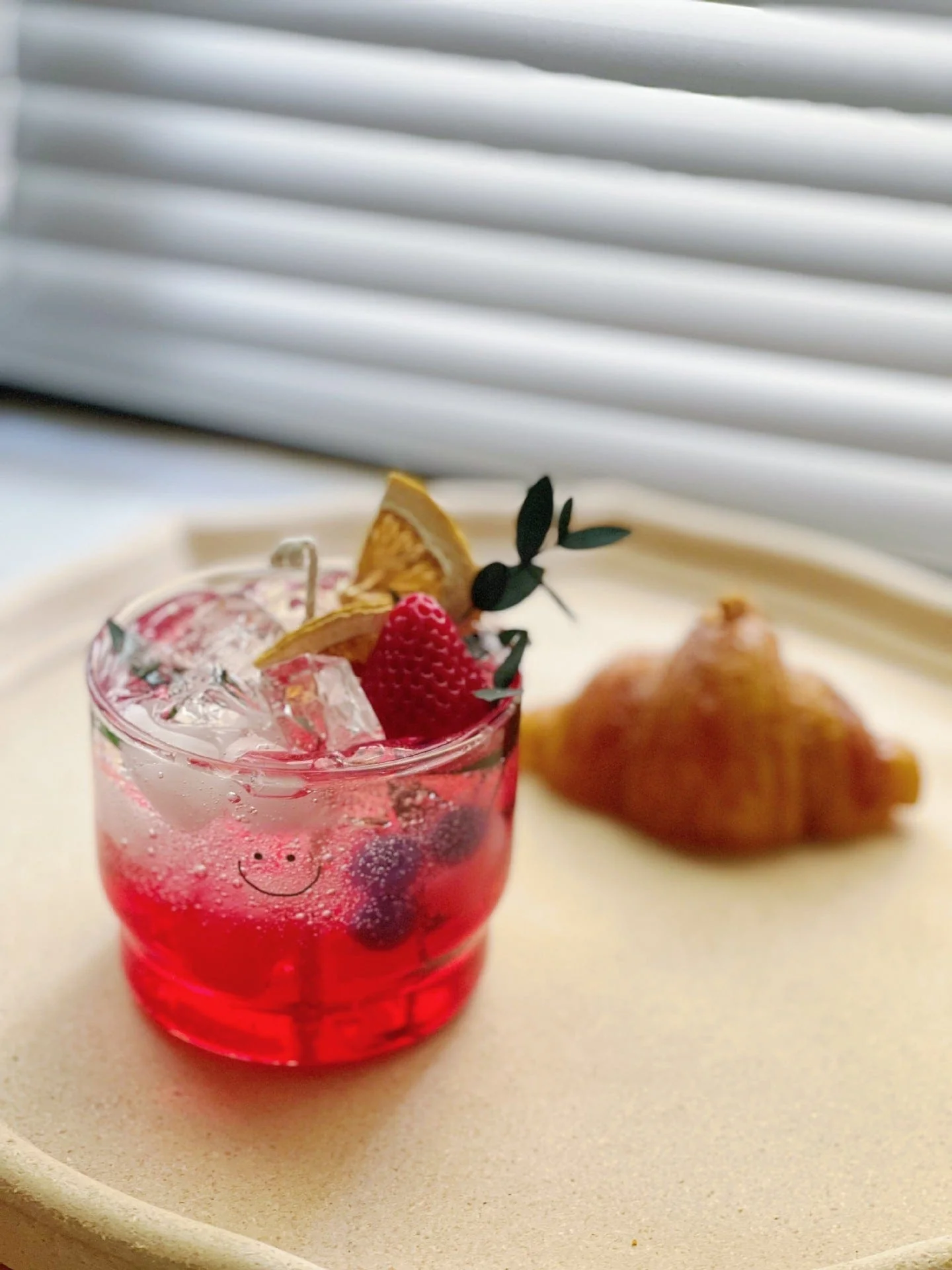 Iced Sparkling Summer Drink Decorative Candle - Image 2