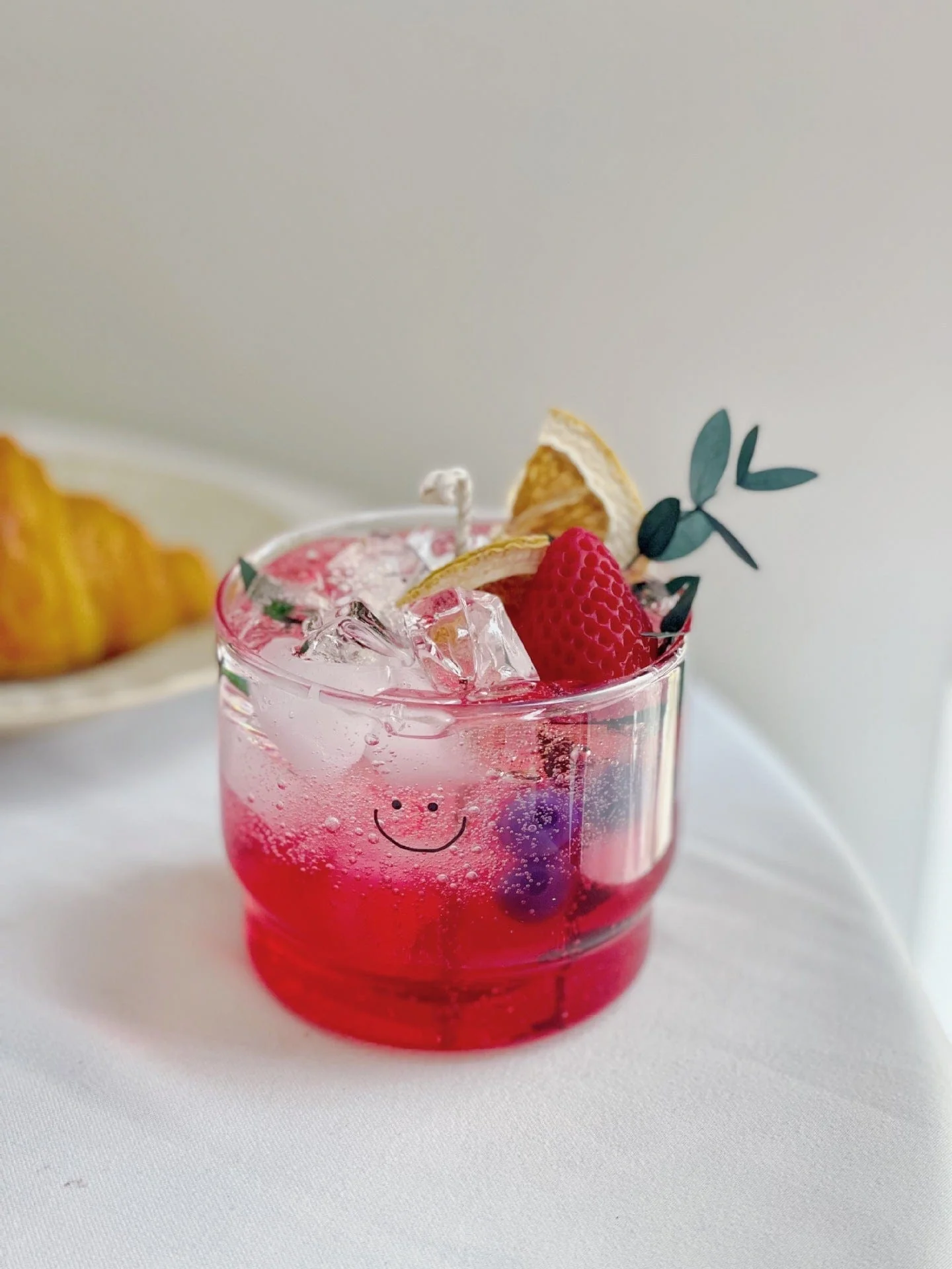 Iced Sparkling Summer Drink Decorative Candle - Image 3