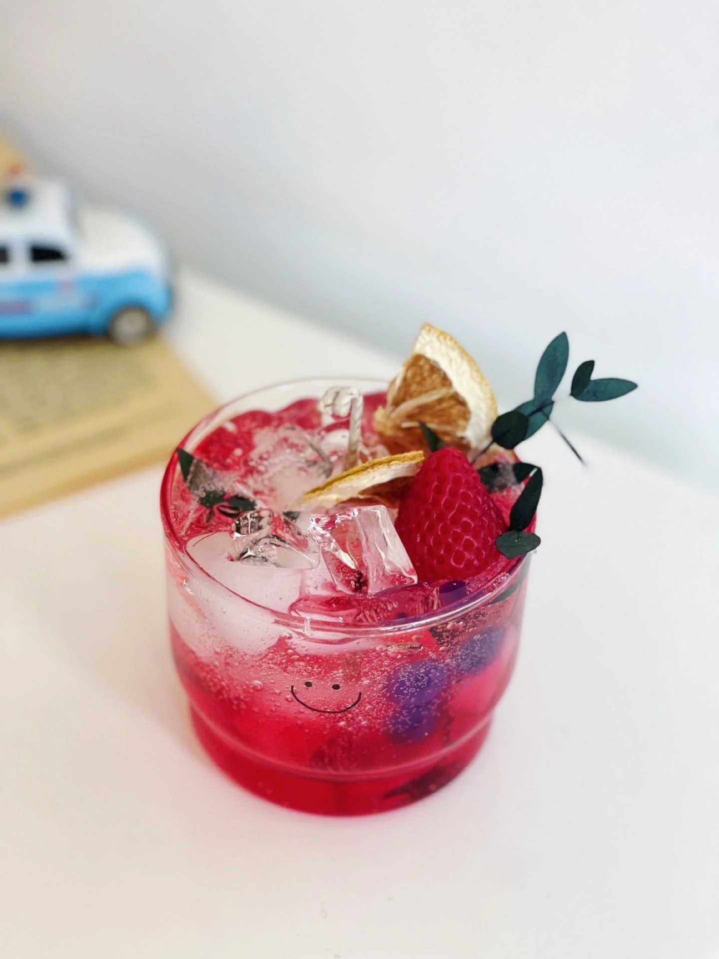 Iced Sparkling Summer Drink Decorative Candle - Image 4