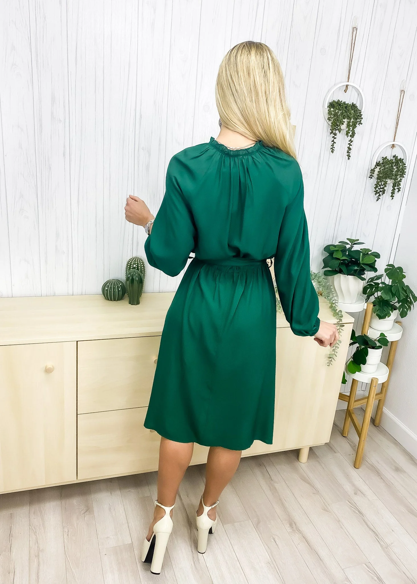 Lotus Leaf Collar Midi Dress - Image 8