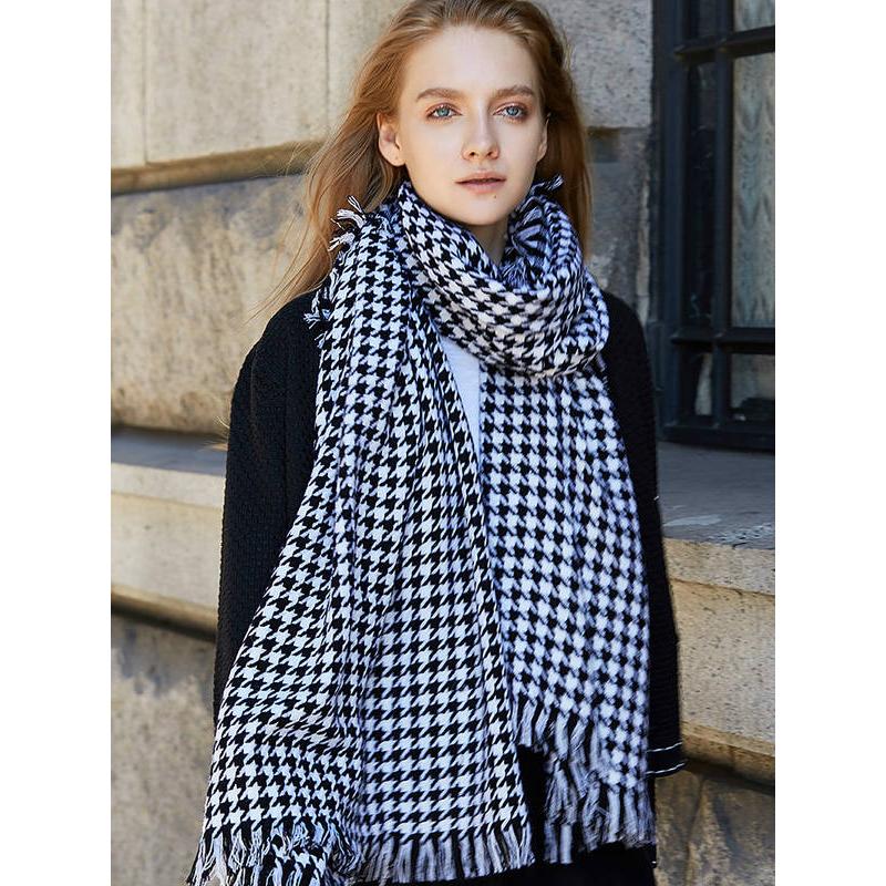 Luxury Wool Plaid Scarf for Women - Image 8