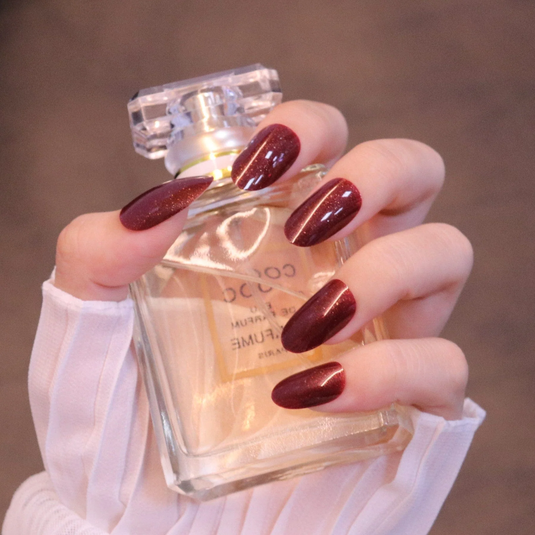 Medium Rounded Bold Red Shimmering Press On Nails - Image 3