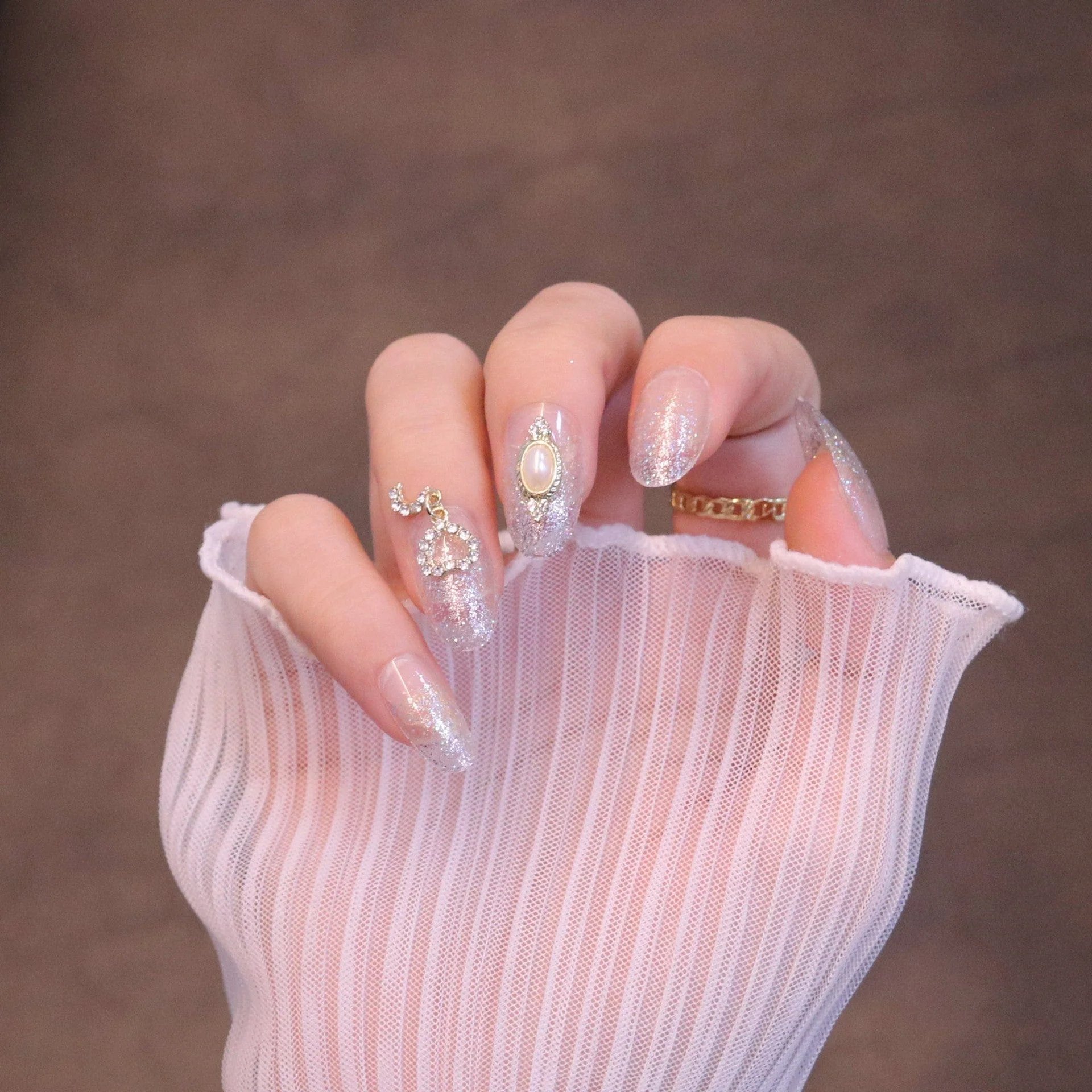 Medium Rounded Silver Press On Nails with Heart Charms and Pearls - Image 6