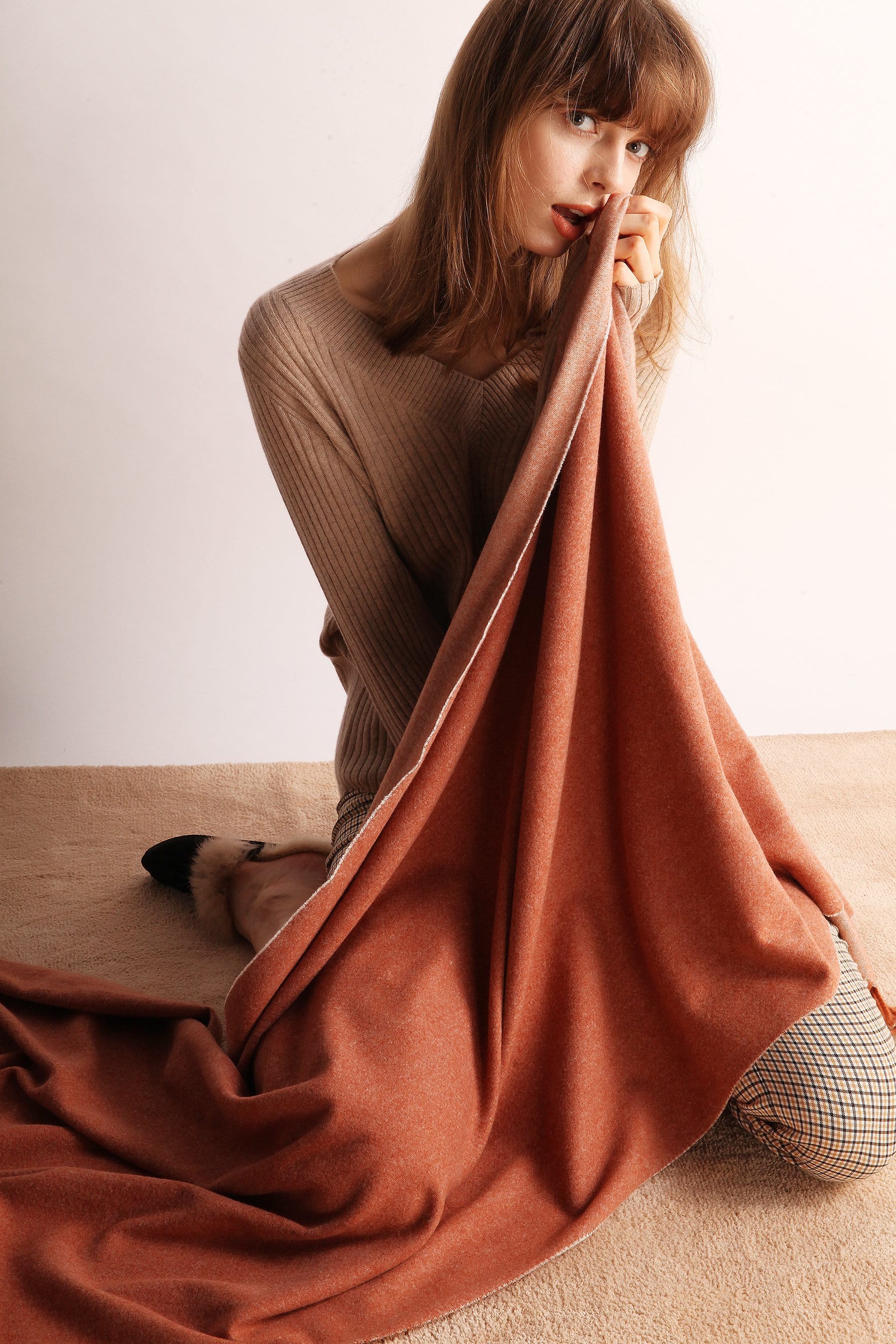 Minimalist Fringe Hem Scarf - Image 16