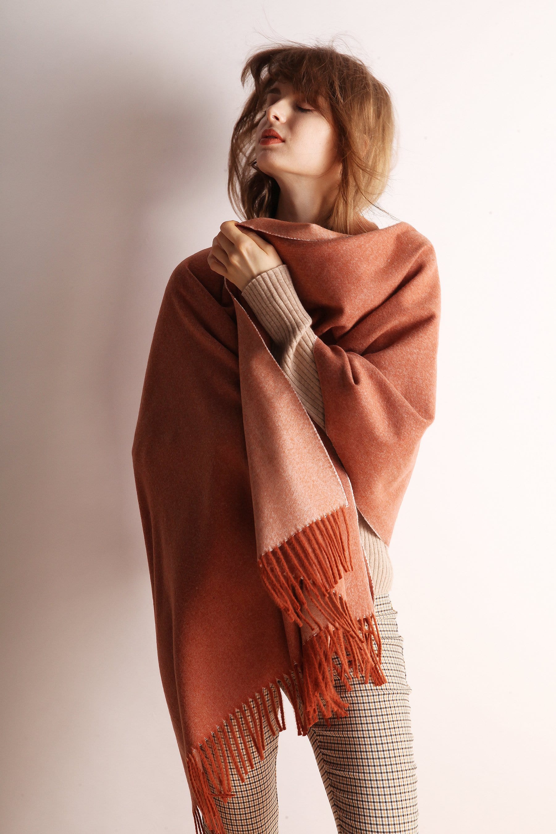 Minimalist Fringe Hem Scarf - Image 18