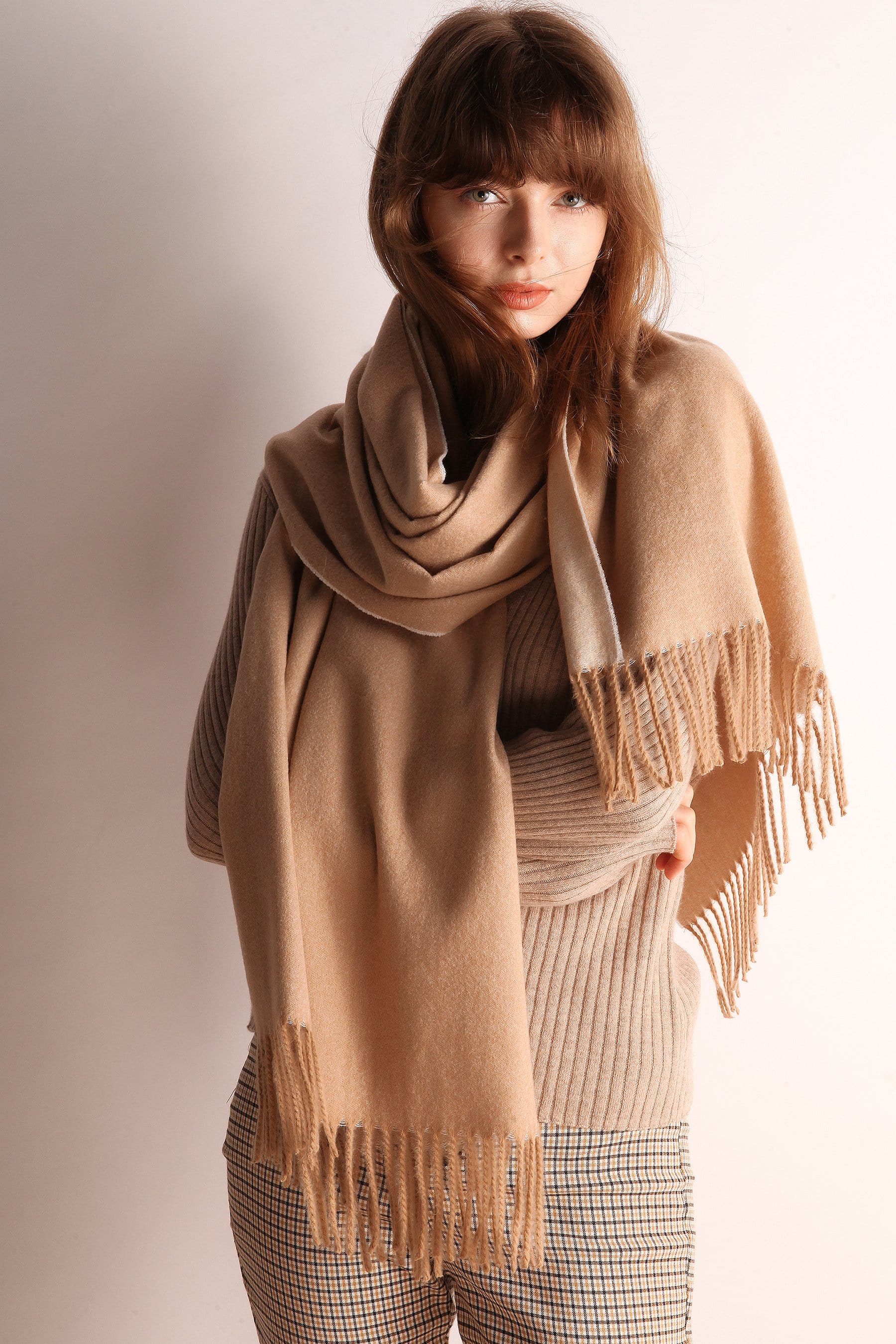 Minimalist Fringe Hem Scarf - Image 3