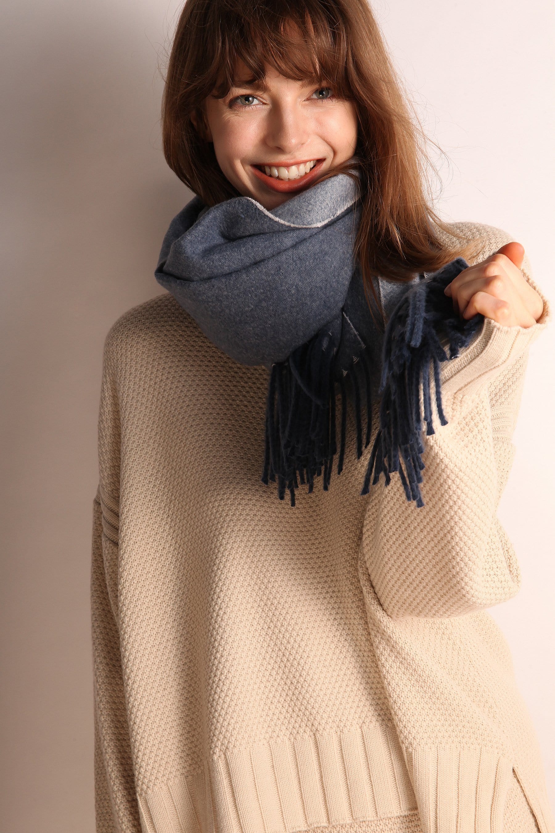 Minimalist Fringe Hem Scarf - Image 31