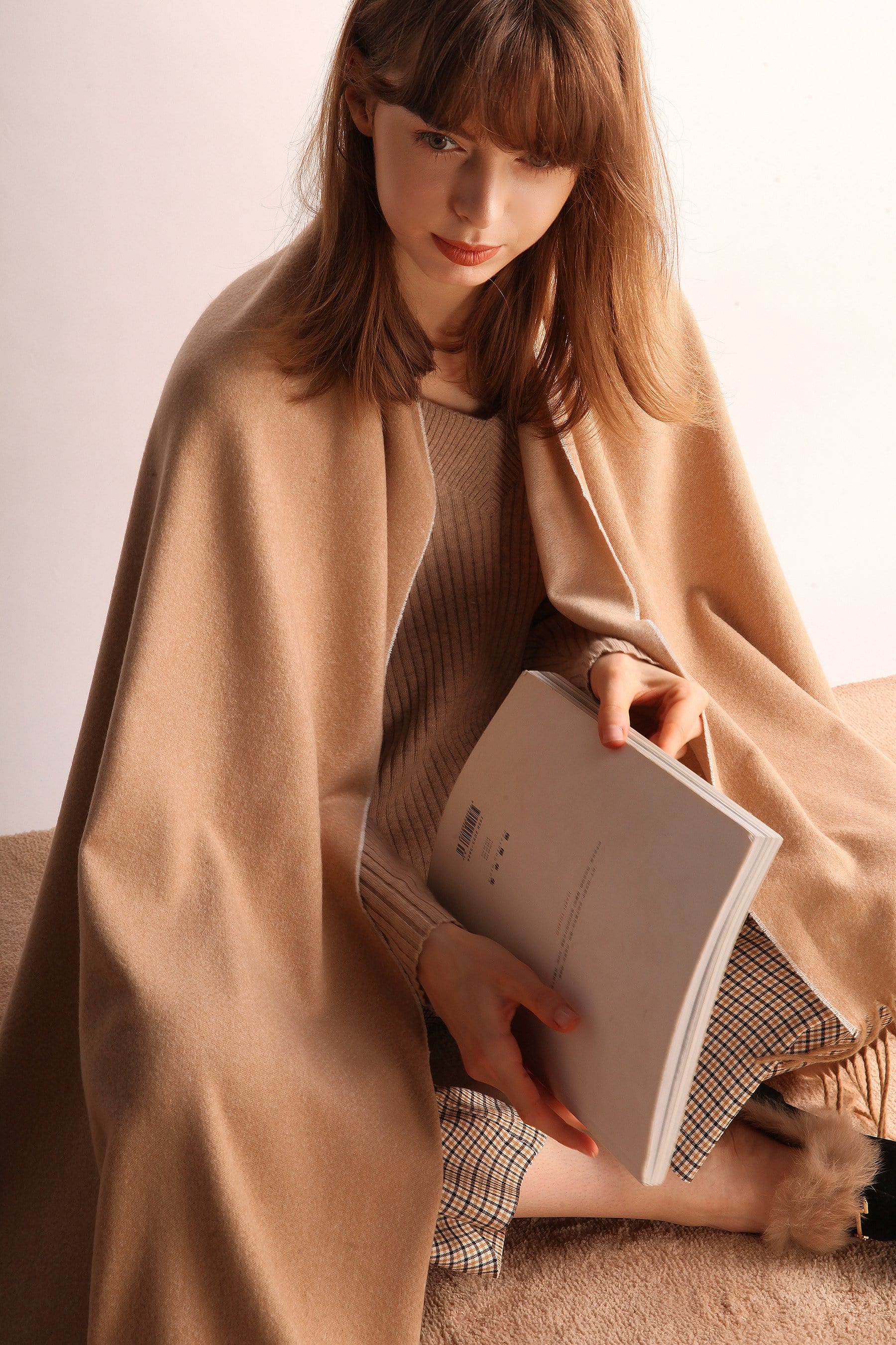 Minimalist Fringe Hem Scarf - Image 4