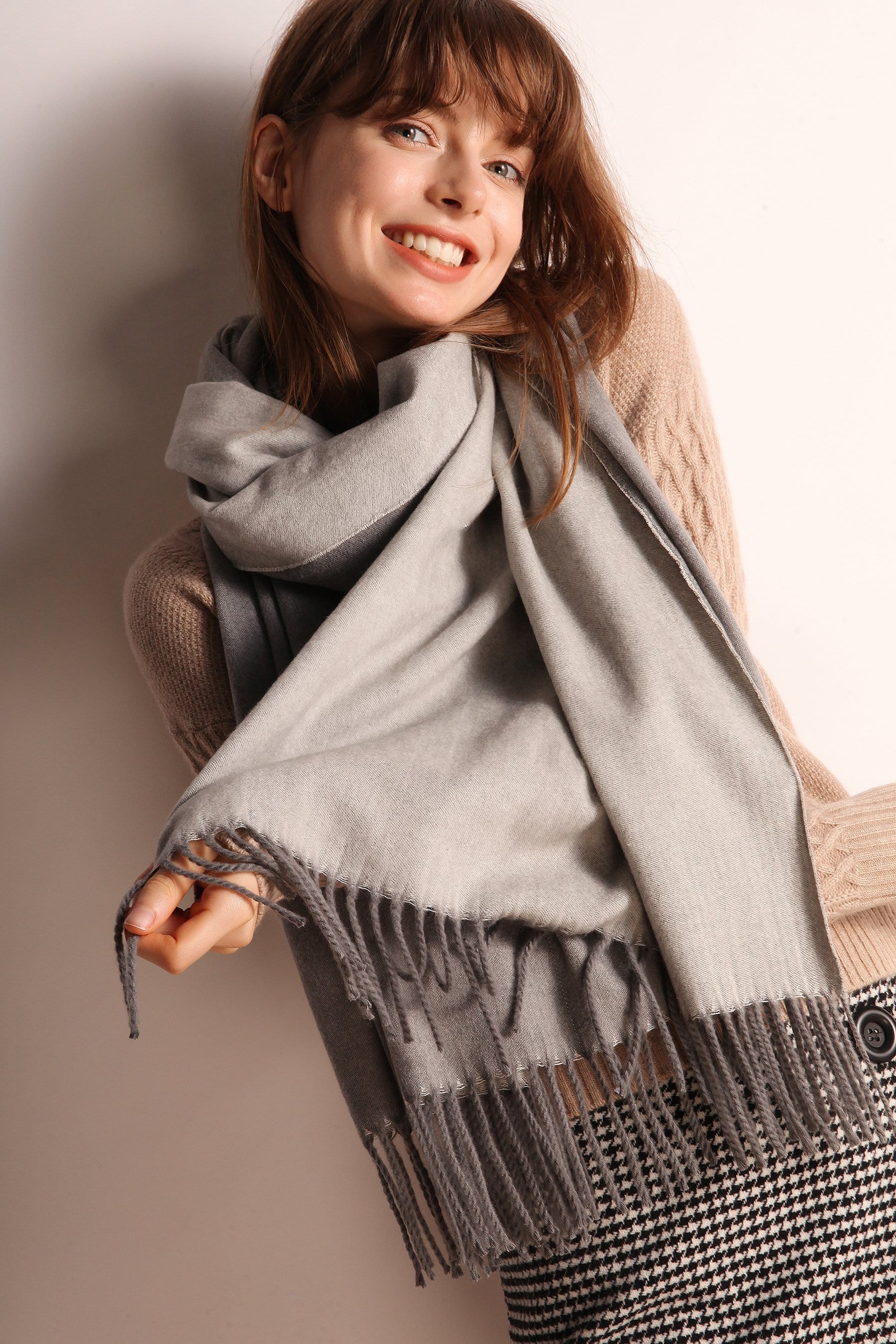 Minimalist Fringe Hem Scarf - Image 43