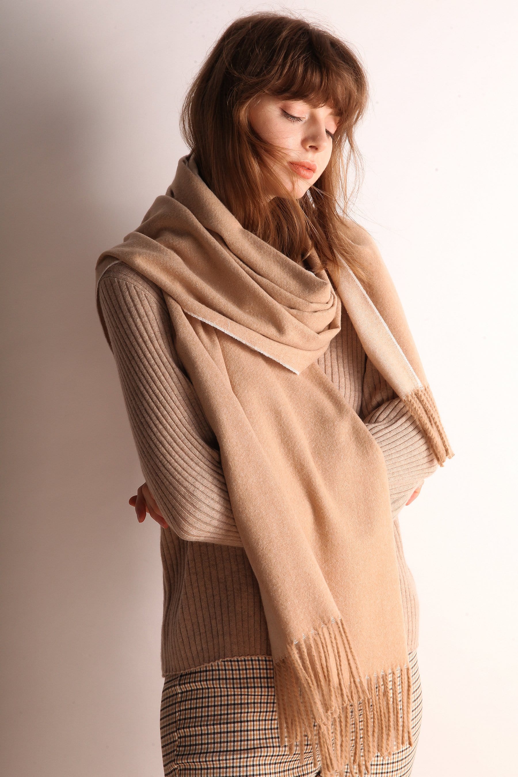 Minimalist Fringe Hem Scarf - Image 7