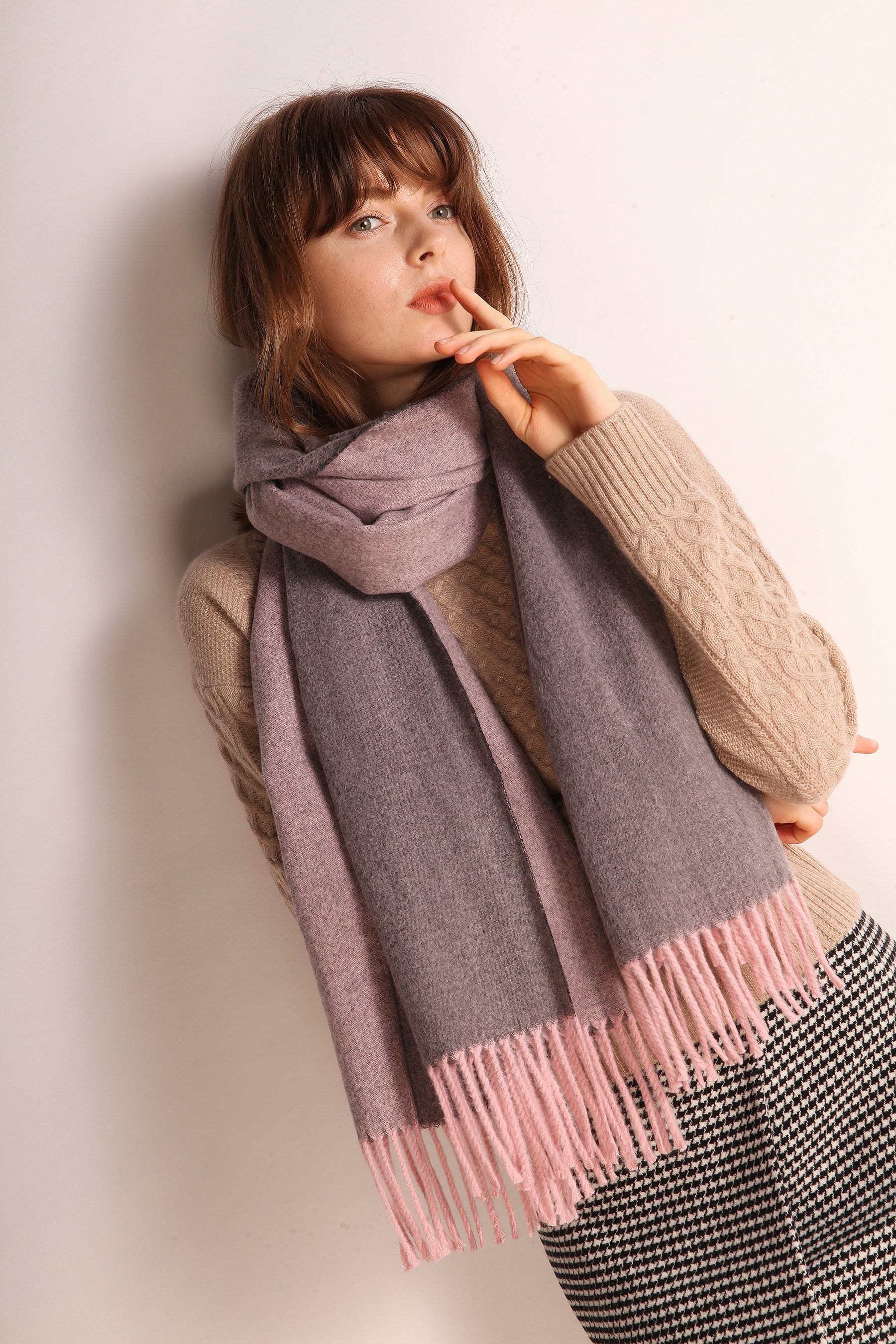 Minimalist Fringe Hem Scarf - Image 9