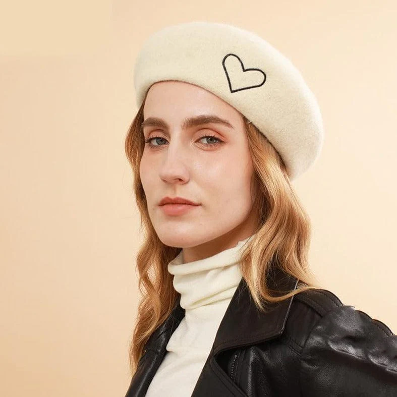 Minimalist Heart Print Beret - Image 2