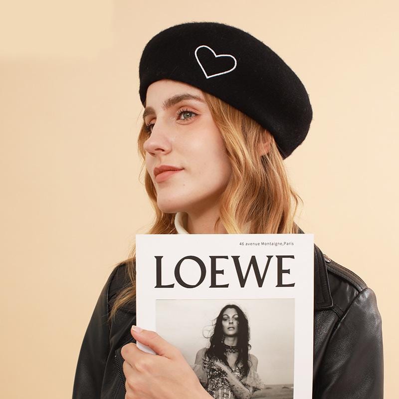 Minimalist Heart Print Beret - Image 3