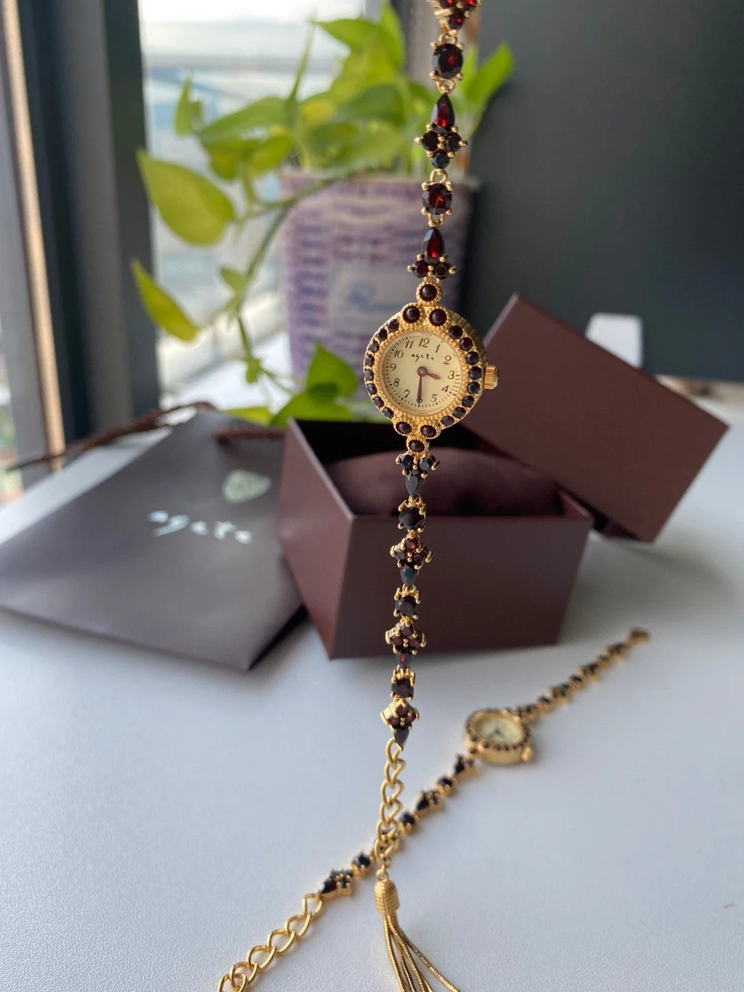 Natural Garnet Disc Vintage Bracelet Quartz Watch - Image 9