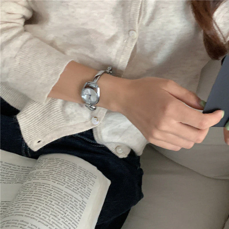Niche Retro Artistic Dial Steel Strap Bracelet Watch For Women - Image 3