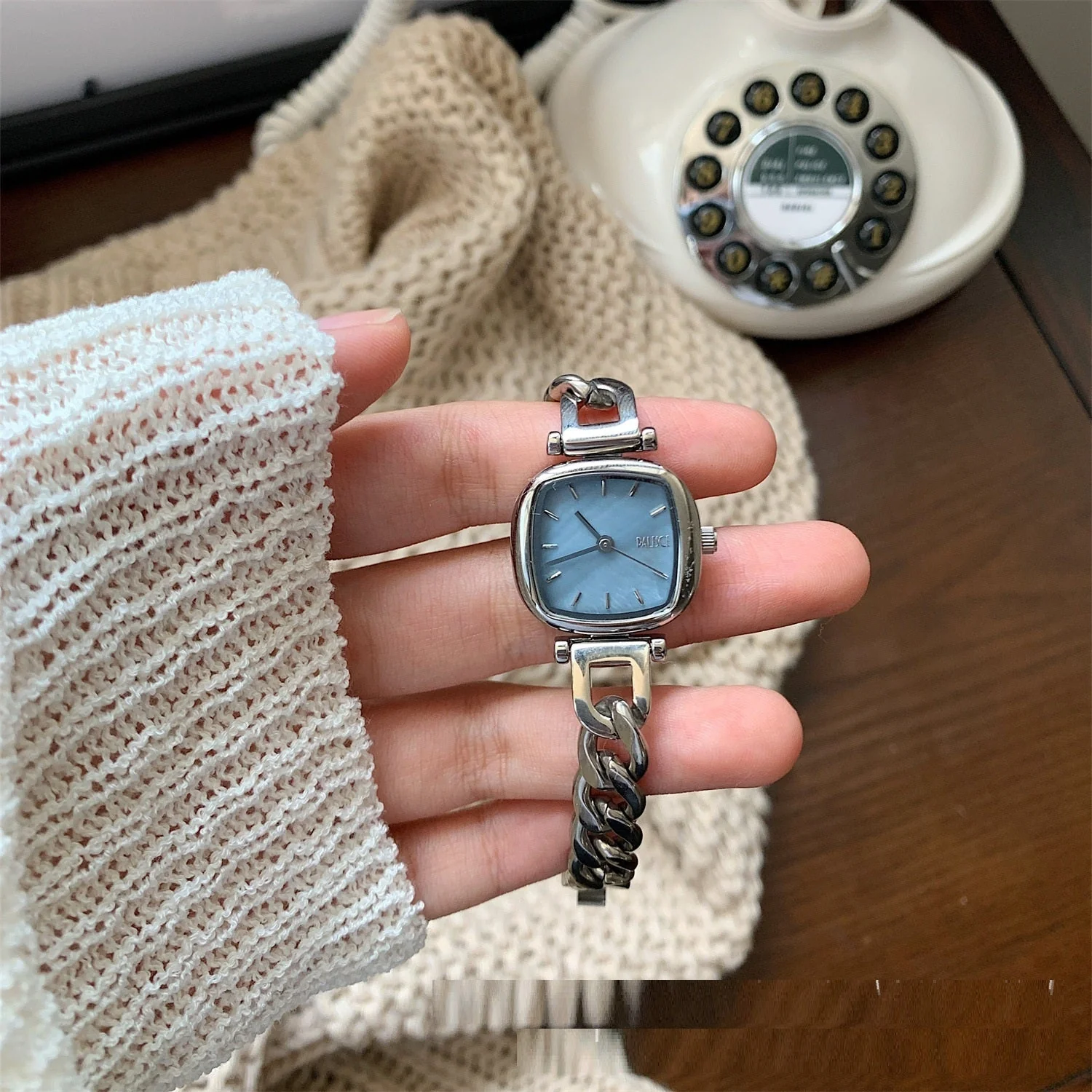 Ocean Blue Gradient Fritillary Small Sugar Cube Bracelet Watch Light Luxury High Sense Ins
