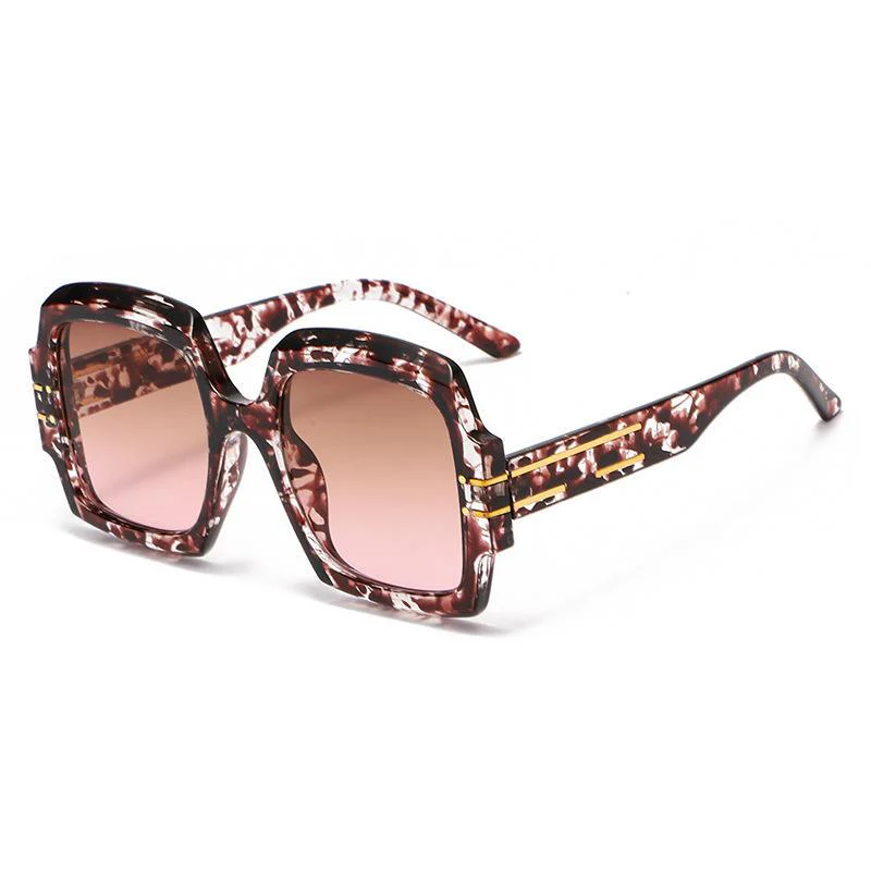 Oversized Oval Sunglasses with Gradient Lenses - Image 4