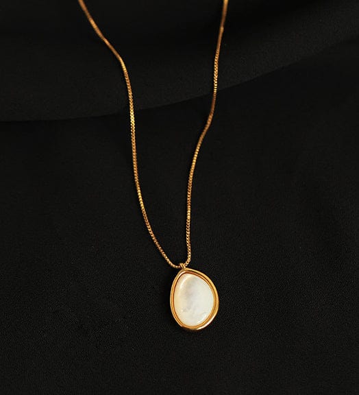 Retro White Iridescent Oval Stone Gold Necklace - Image 3
