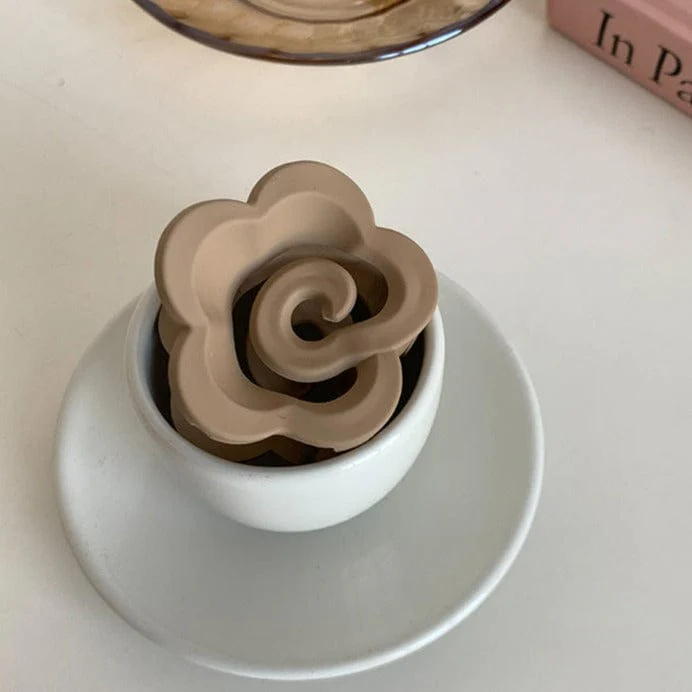 Simple Flower Hair Claw - Image 2
