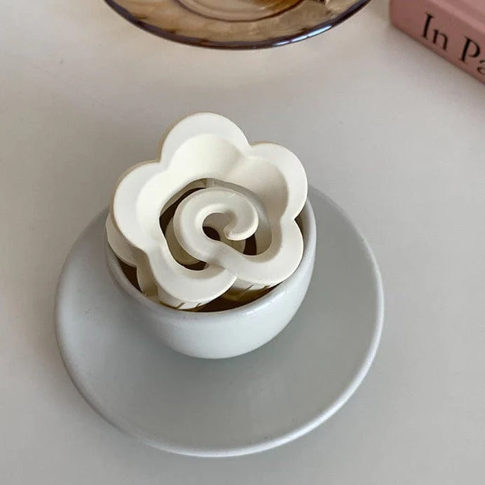 Simple Flower Hair Claw - Image 3