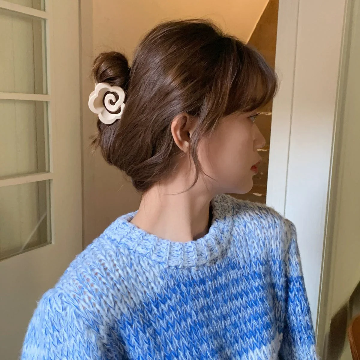 Simple Flower Hair Claw - Image 7