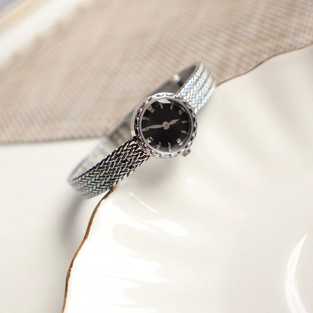 Simple Retro Special Interest Light Luxury Small Gold Watch - Image 7