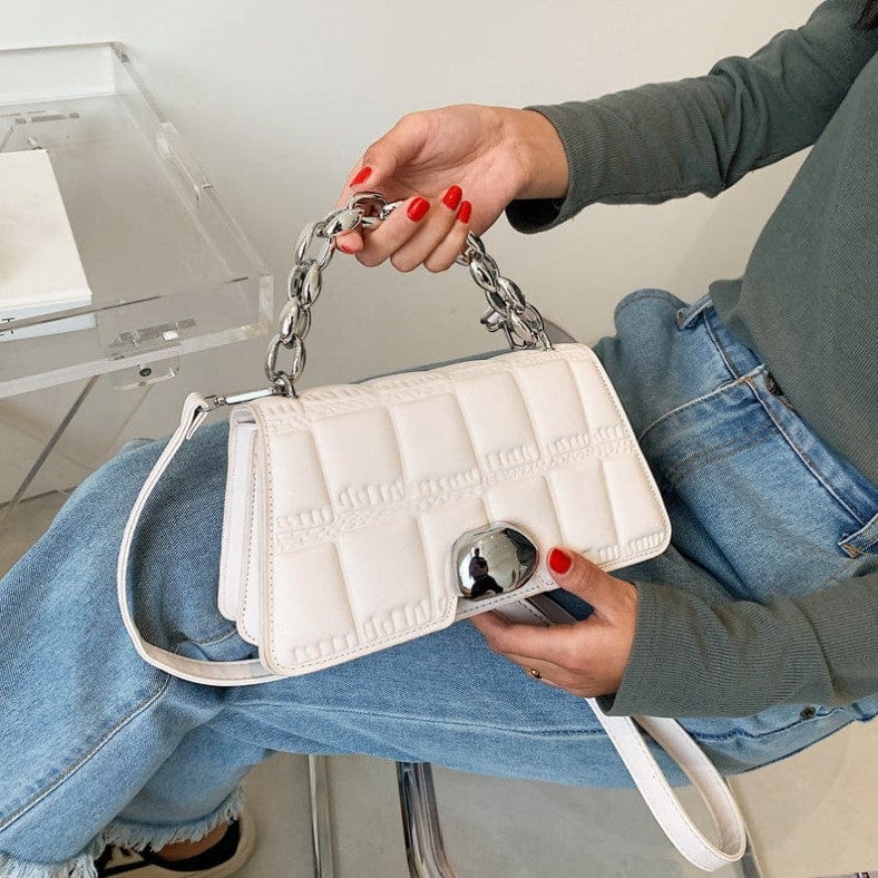 Simplistic Quilted Bag with Silver Clasp - Image 2