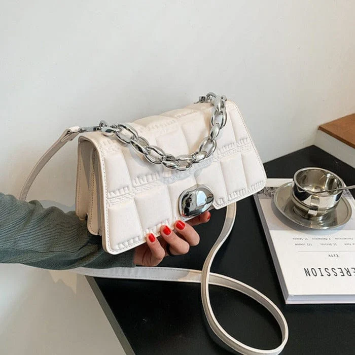Simplistic Quilted Bag with Silver Clasp - Image 6