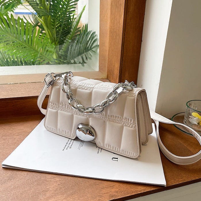 Simplistic Quilted Bag with Silver Clasp - Image 7